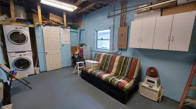a view of living room washer and dryer