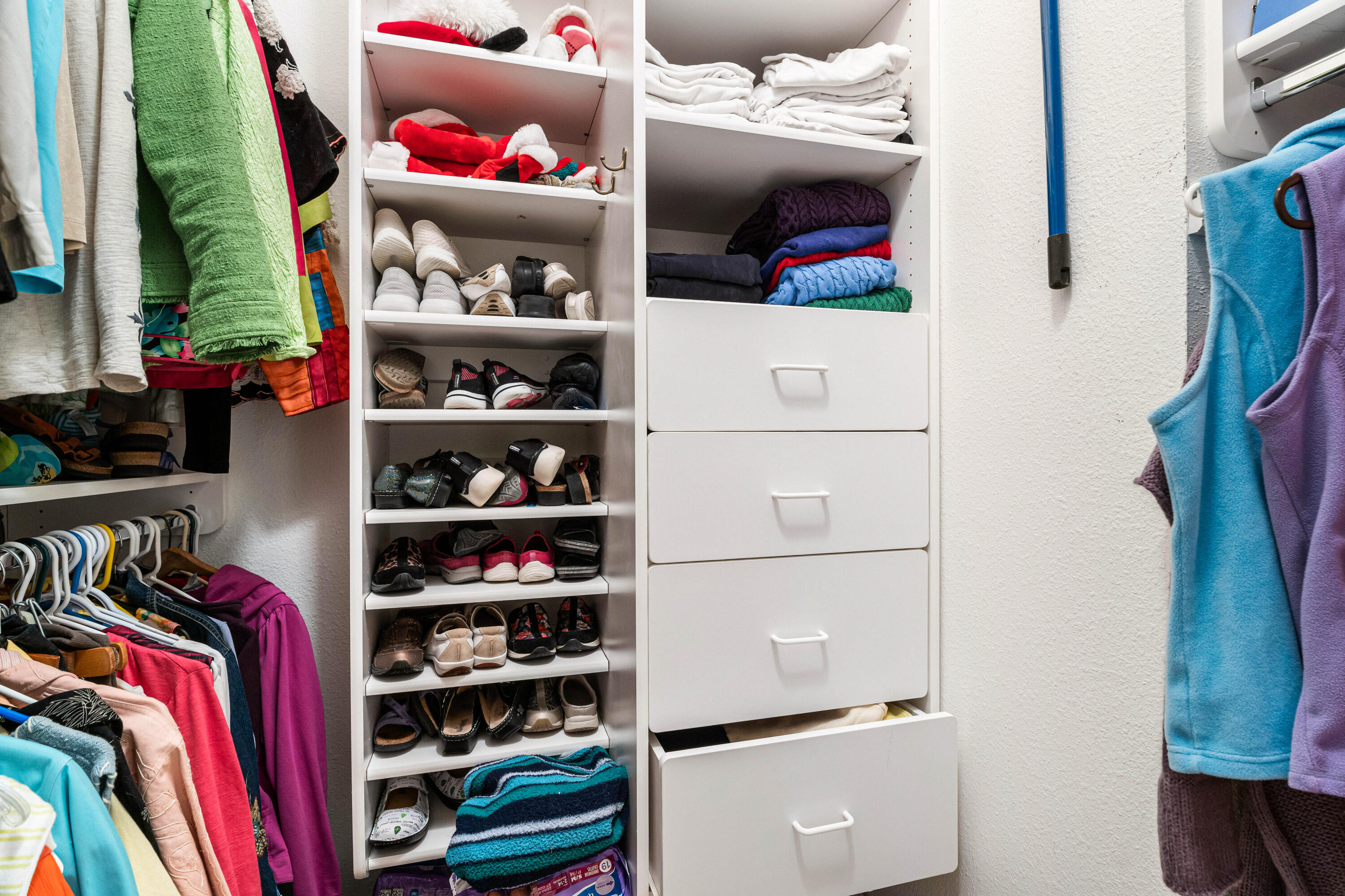 20388 Mission Ridge Court Bend, OR 97702 - Photo 19 of 46 Primary walk-in closet