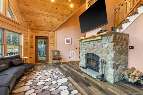 $999,000 | 76 Woodlands Trail, Clinton Corners, NY 12514