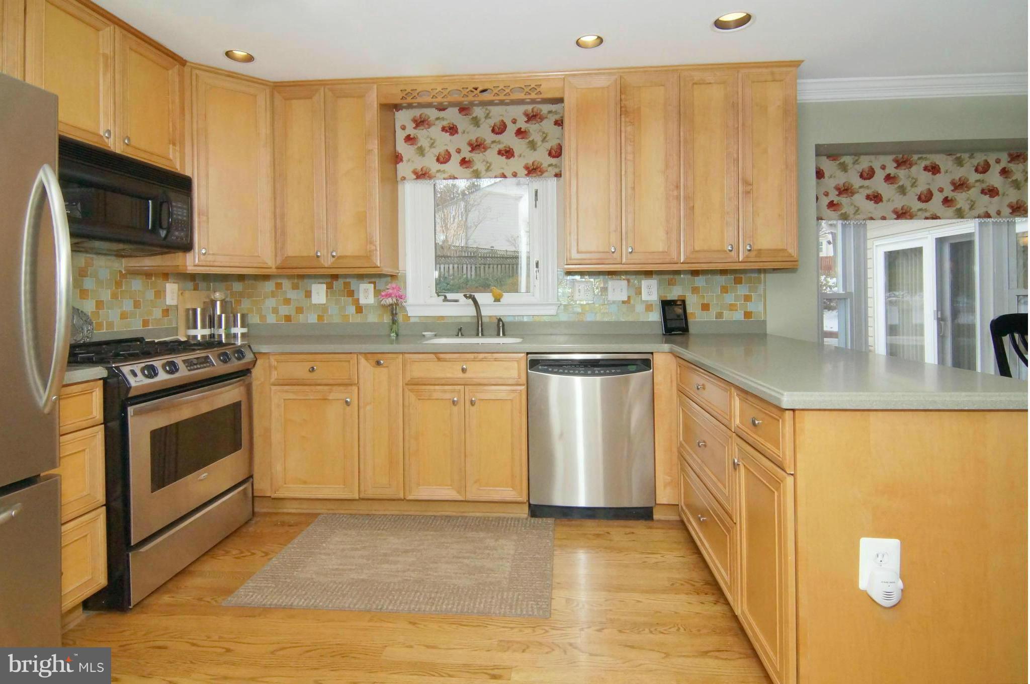 7014 Flax Street Springfield, VA 22152 - Photo 12 of 30 Kitchen
