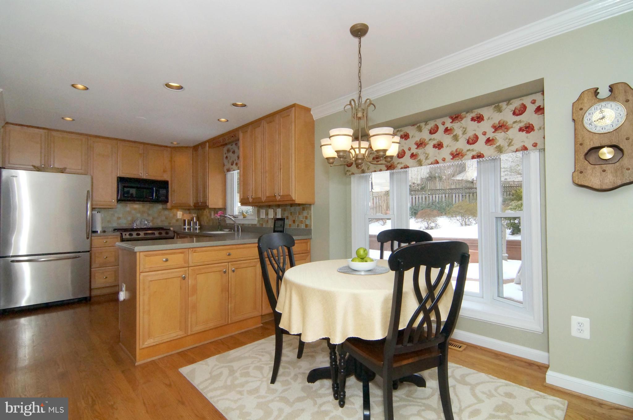 7014 Flax Street Springfield, VA 22152 - Photo 15 of 30 Kitchen eating space
