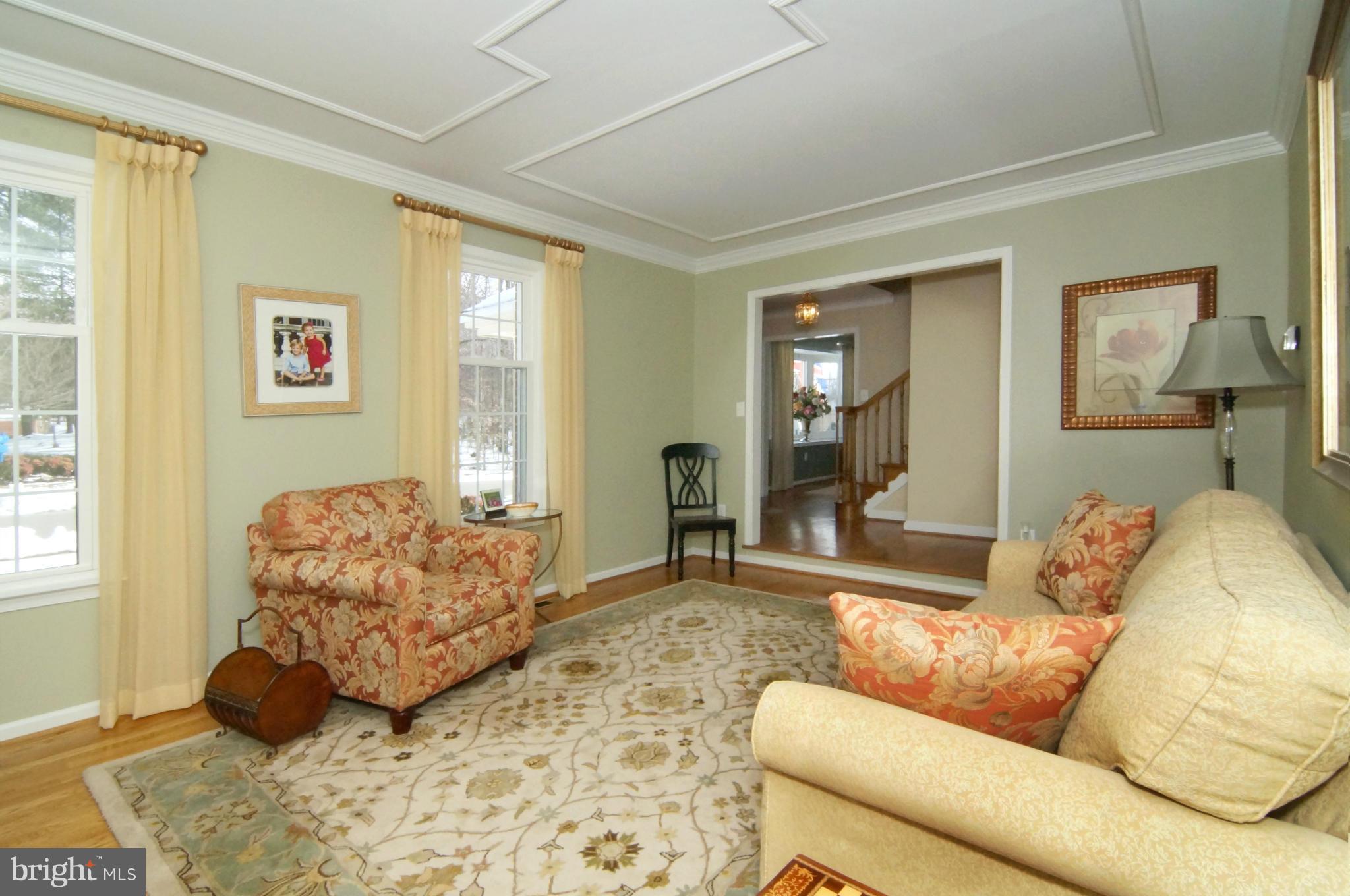 7014 Flax Street Springfield, VA 22152 - Photo 9 of 30 Living Room