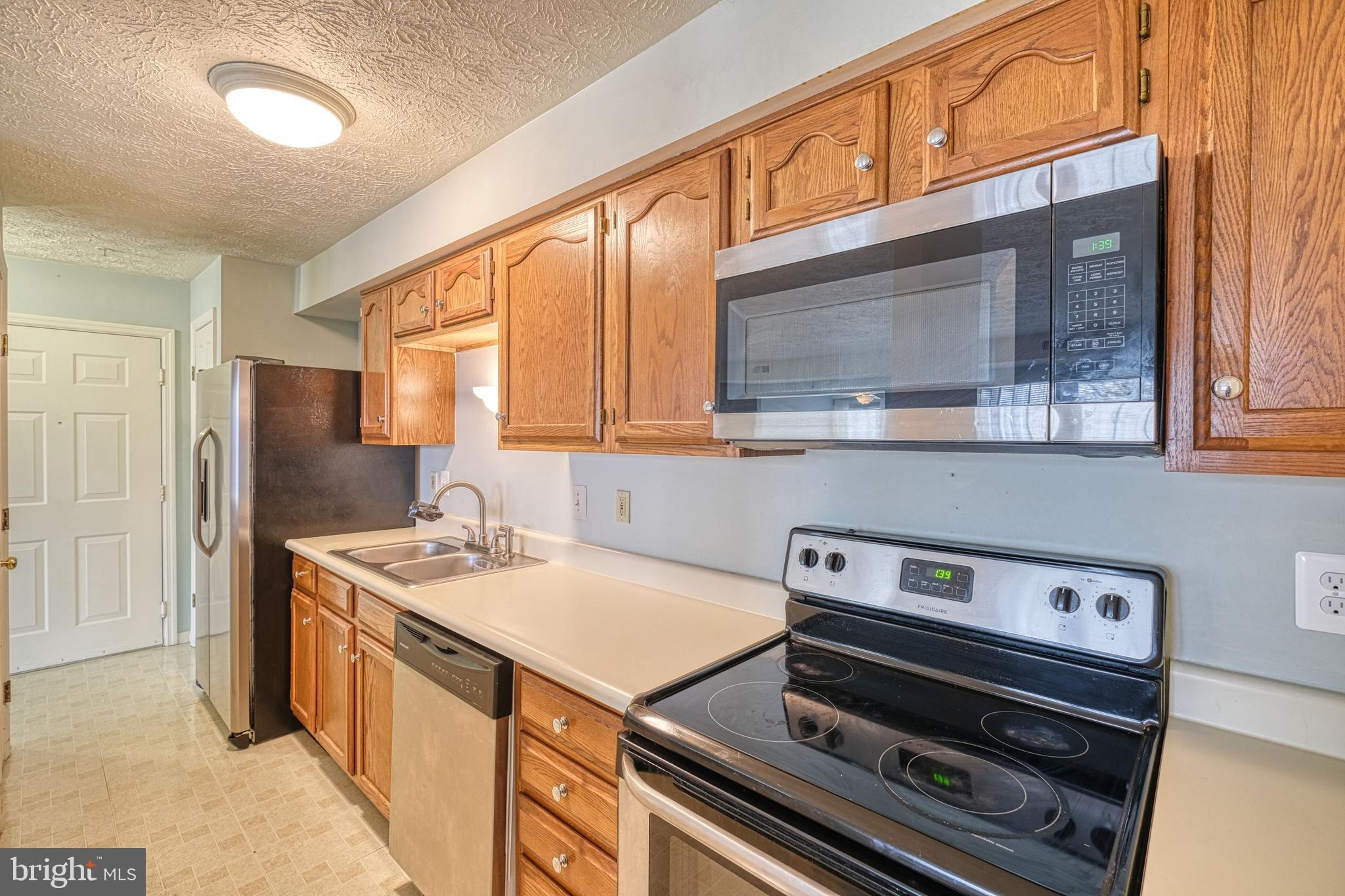 863 Deering Road, Unit 9H Pasadena, MD 21122 - Photo 4 of 26 Kitchen