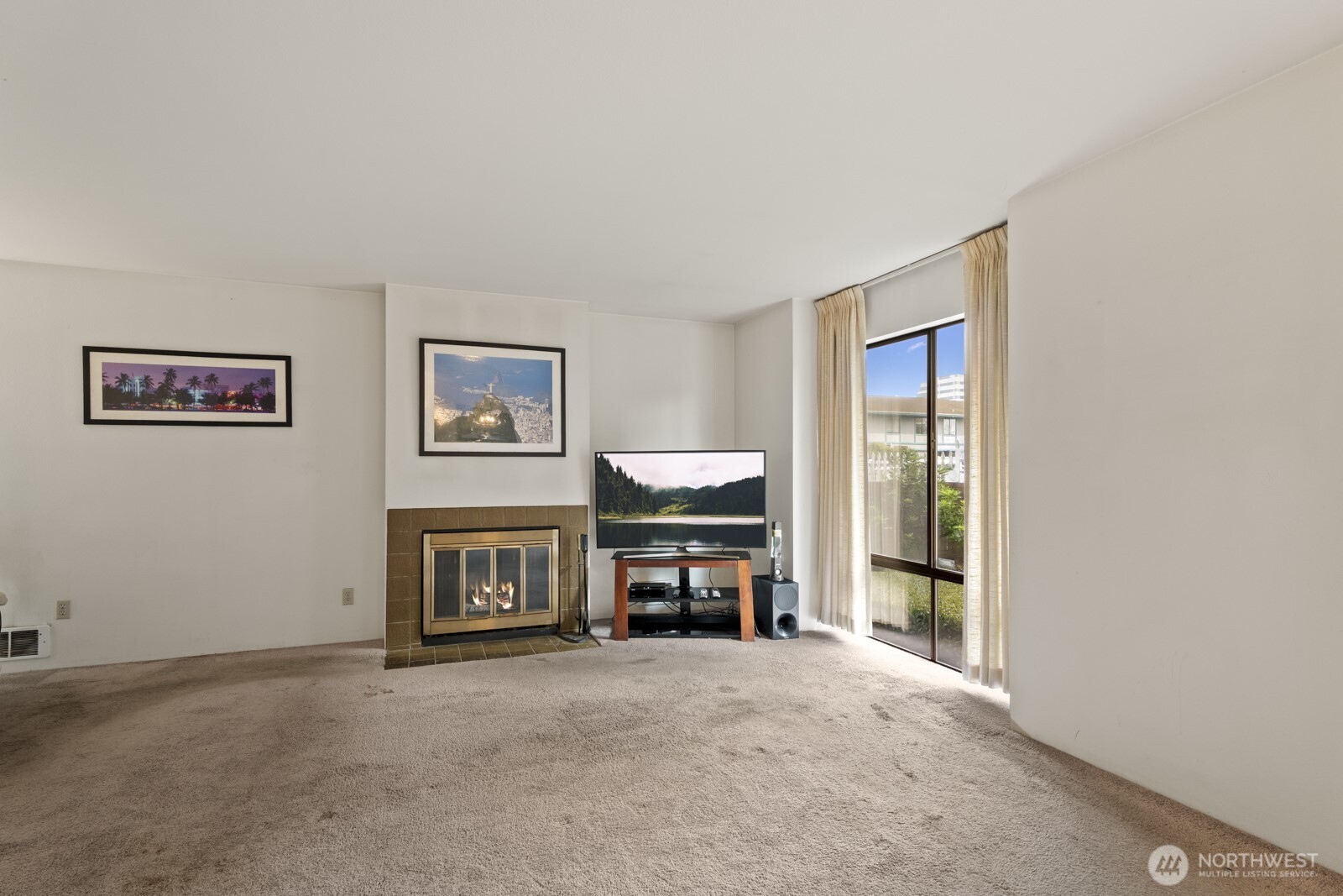 2510 Rucker Avenue, Unit 1 Everett, WA 98201 - Photo 22 of 34 a living room with furniture and a table