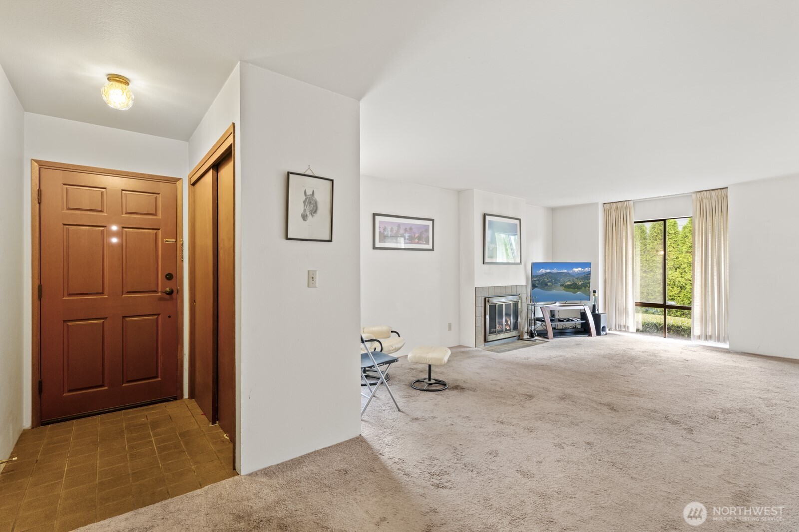 2510 Rucker Avenue, Unit 1 Everett, WA 98201 - Photo 25 of 34 a view of a livingroom with workspace and a window