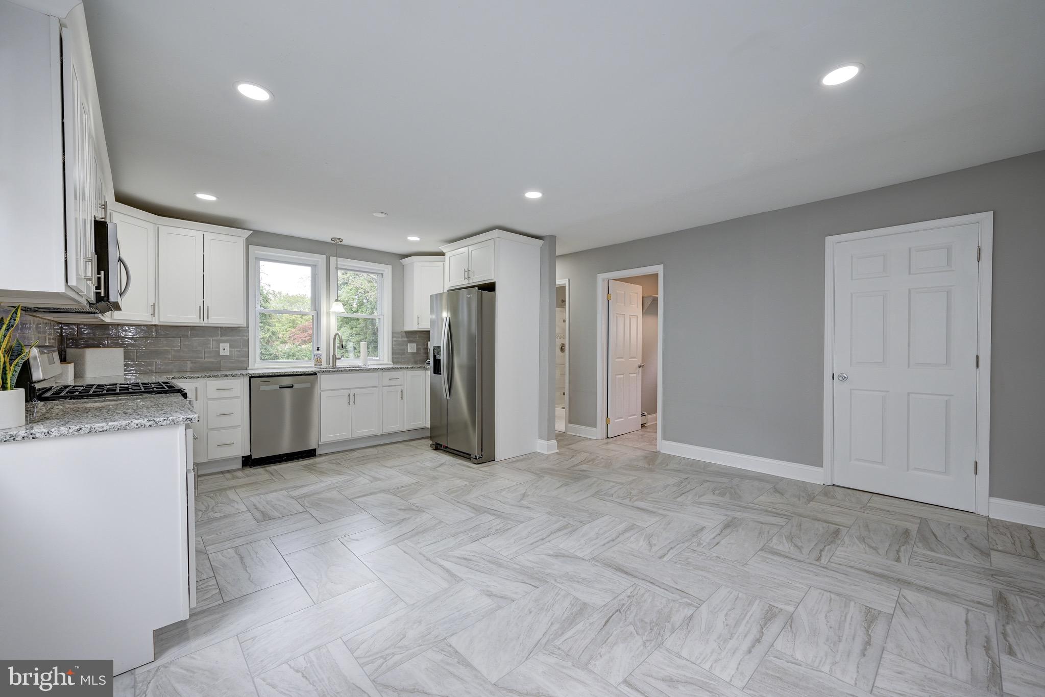 208 Delaware Avenue Palmyra, NJ 08065 - Photo 15 of 45