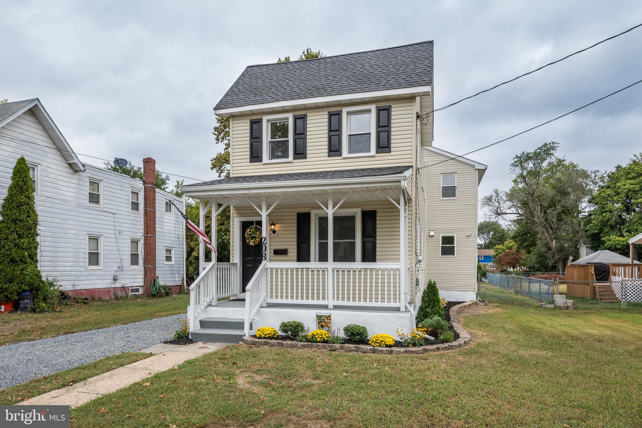 208 Delaware Avenue Palmyra, NJ 08065 - Photo 3 of 45