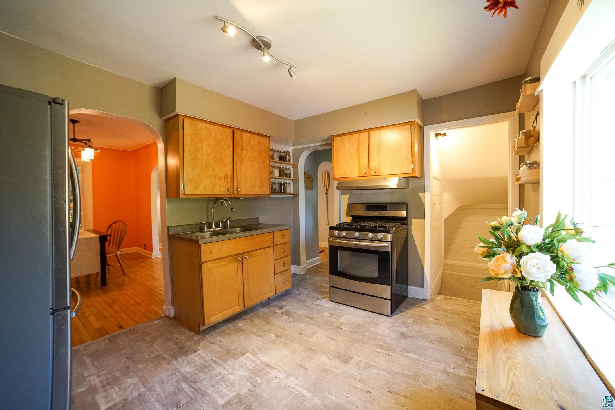 2846 Hutchinson Road Duluth, MN 55811 - Photo 4 of 29 Gallery Image 4
