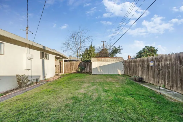 a view of a back yard of the house