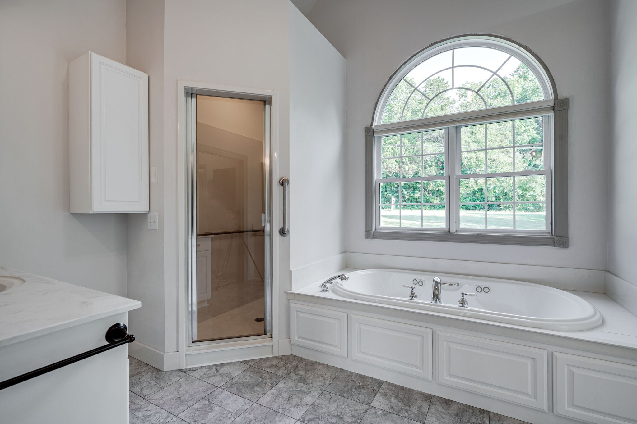 935 Barnes Road Antioch, TN 37013 - Photo 20 of 47 a bathroom with a bathtub and a sink