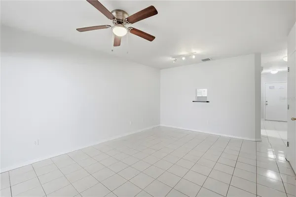$2,600 | 3731 West Cass Street, Tampa, FL 33609