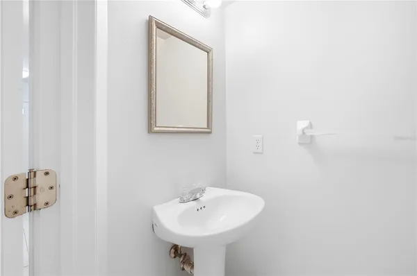 $2,600 | 3731 West Cass Street, Tampa, FL 33609