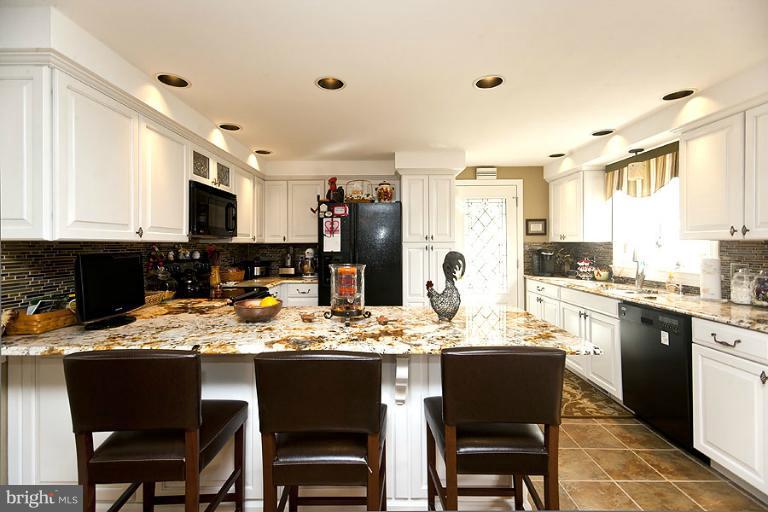 60 Kinlock Road Inwood, WV 25428 - Photo 25 of 30 Kitchen