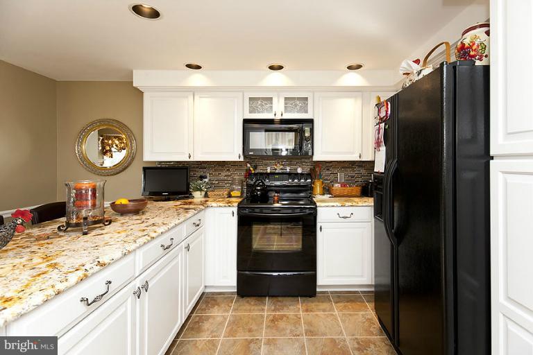60 Kinlock Road Inwood, WV 25428 - Photo 26 of 30 Kitchen