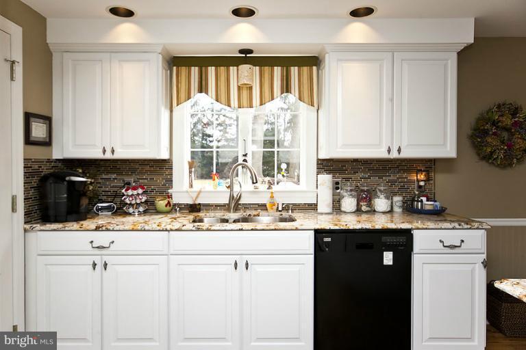 60 Kinlock Road Inwood, WV 25428 - Photo 5 of 30 Kitchen
