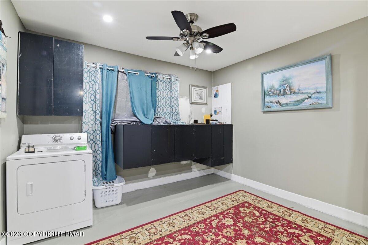 122 Cross Road Saylorsburg, PA 18353 - Photo 8 of 38 Dining Area/ Laundry