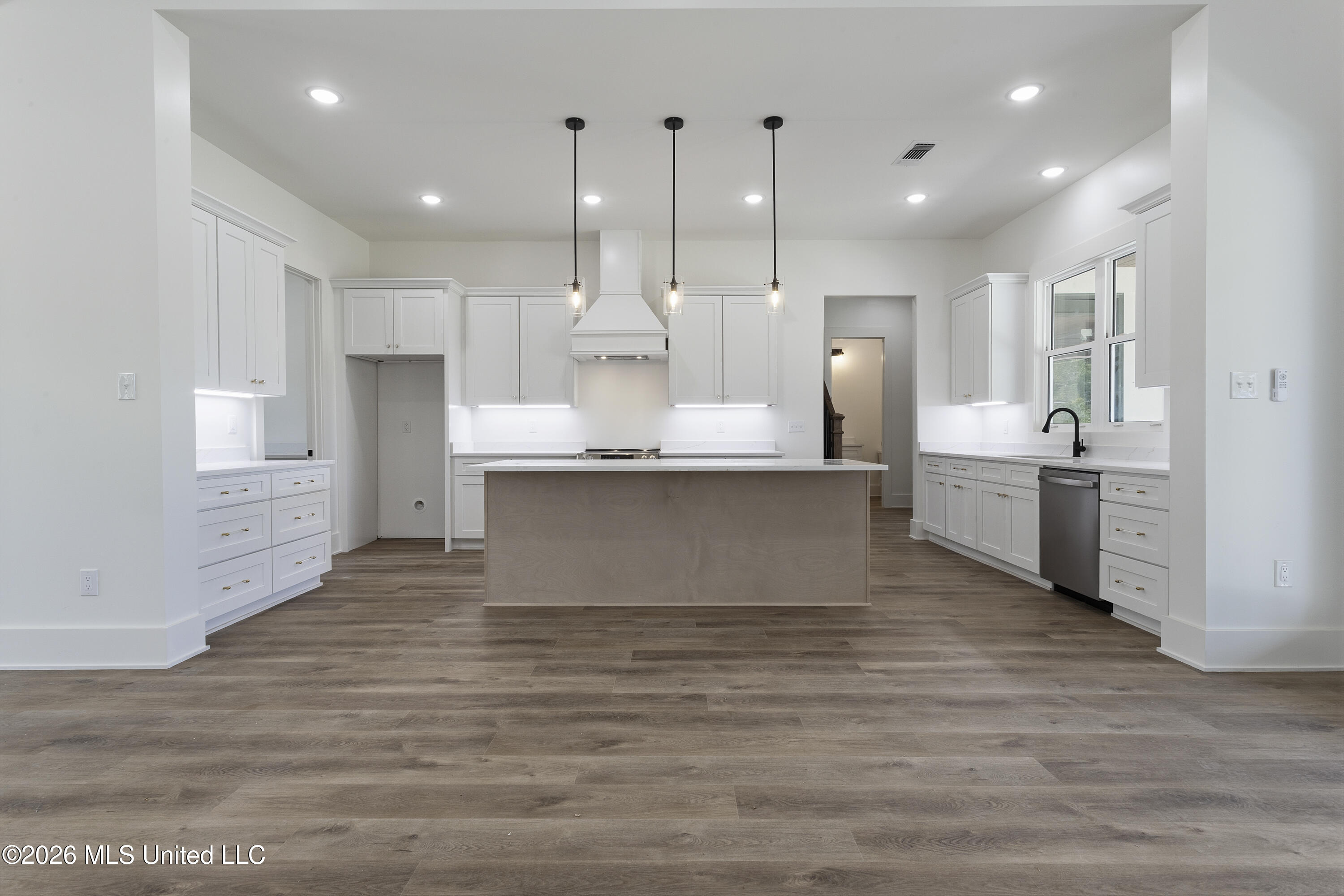 4180 Longleaf Lane Saucier, MS 39574 - Photo 3 of 51 00012