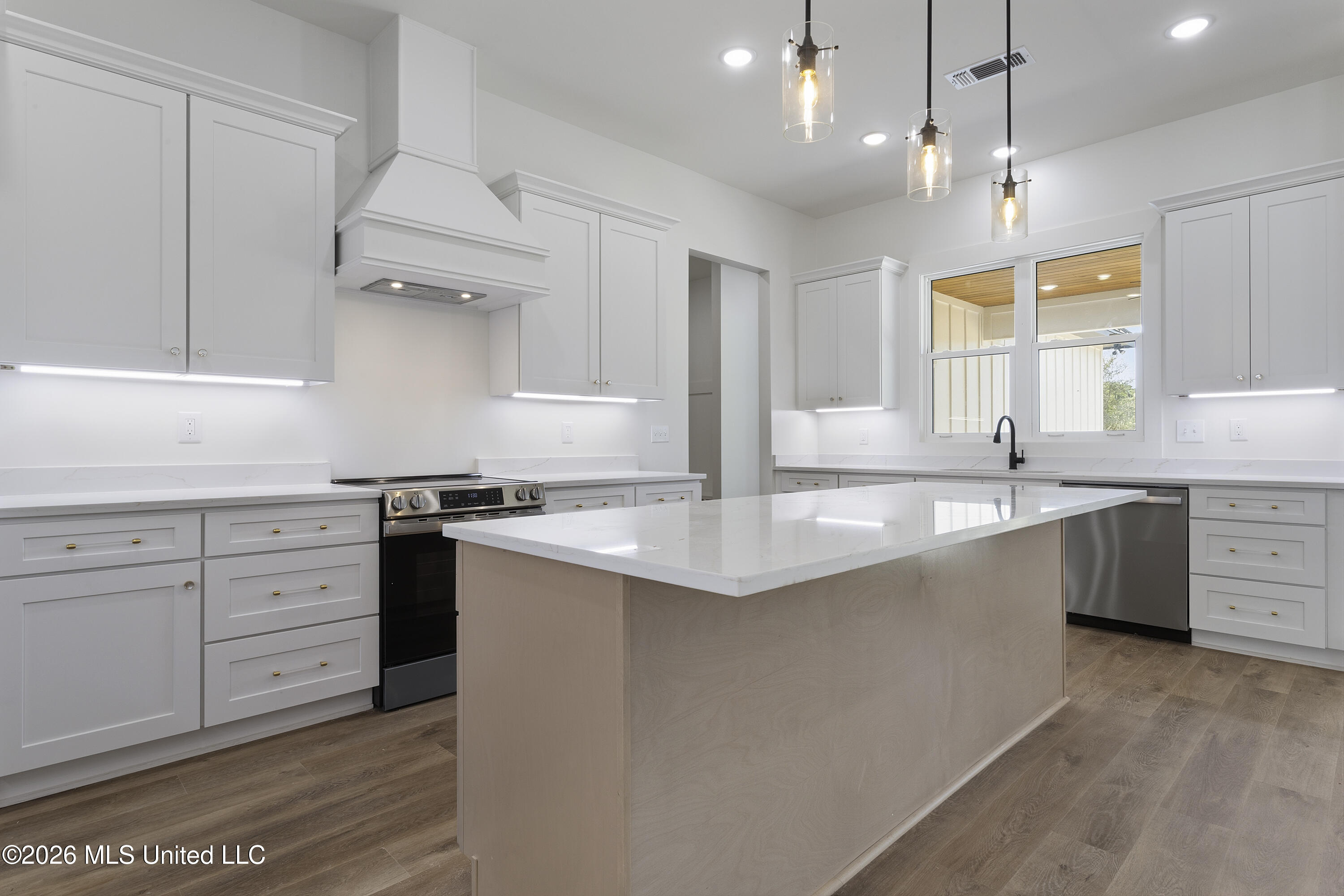 4180 Longleaf Lane Saucier, MS 39574 - Photo 4 of 51 00013