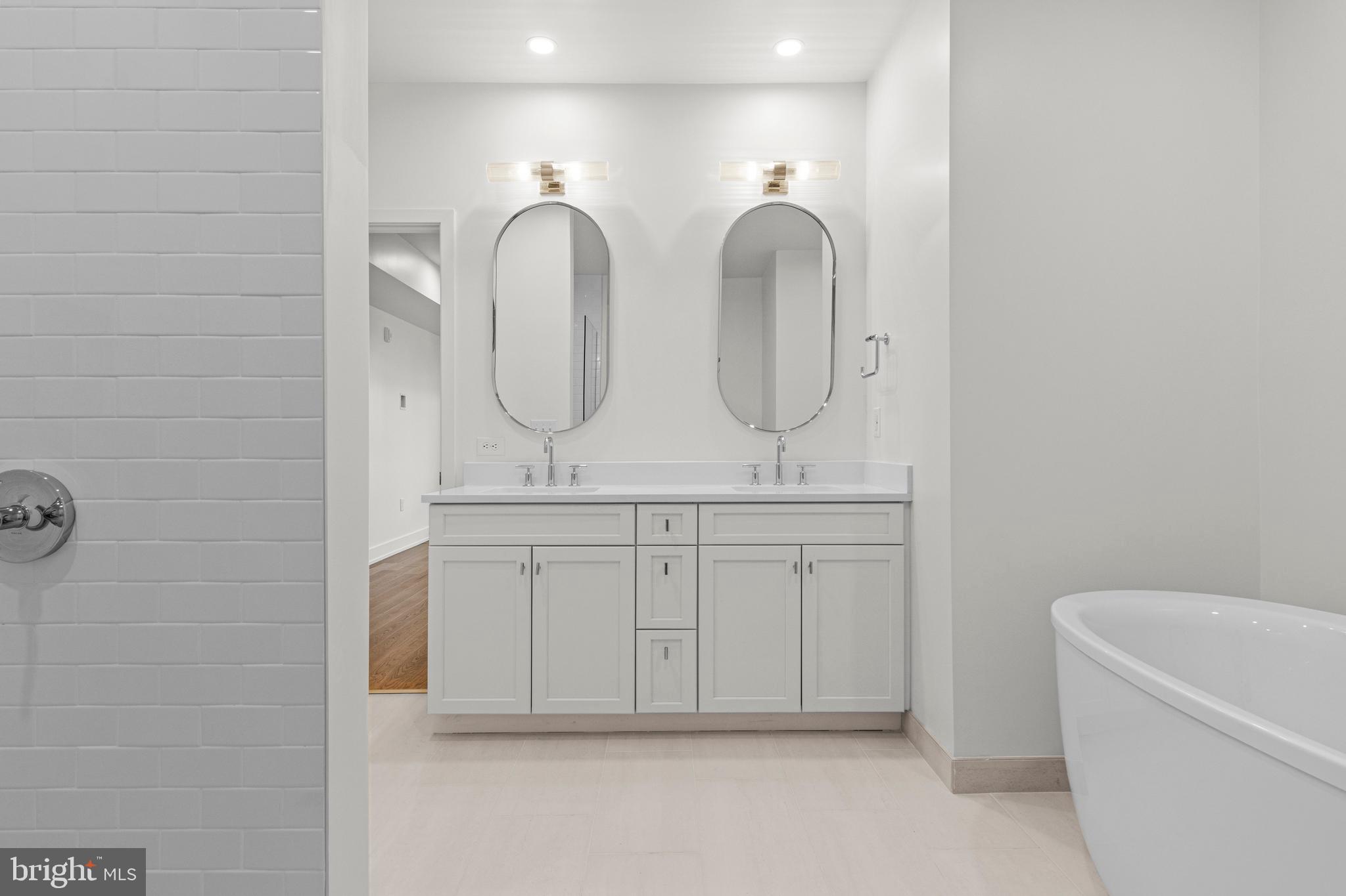 110 Park Avenue, Unit 320 Swarthmore, PA 19081 - Photo 14 of 20 Primary Bathroom