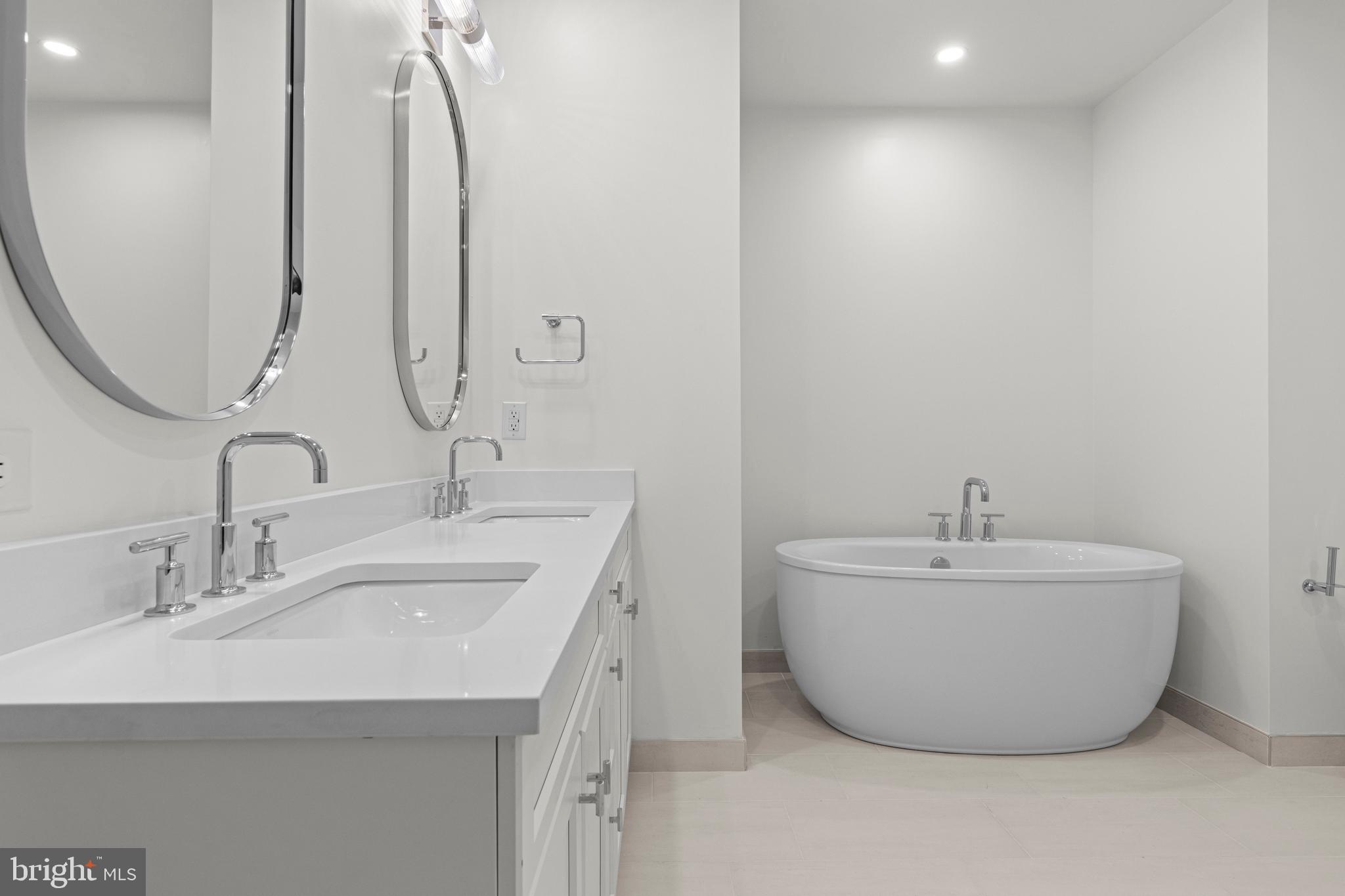 110 Park Avenue, Unit 320 Swarthmore, PA 19081 - Photo 15 of 20 Primary Bathroom with soaking tub