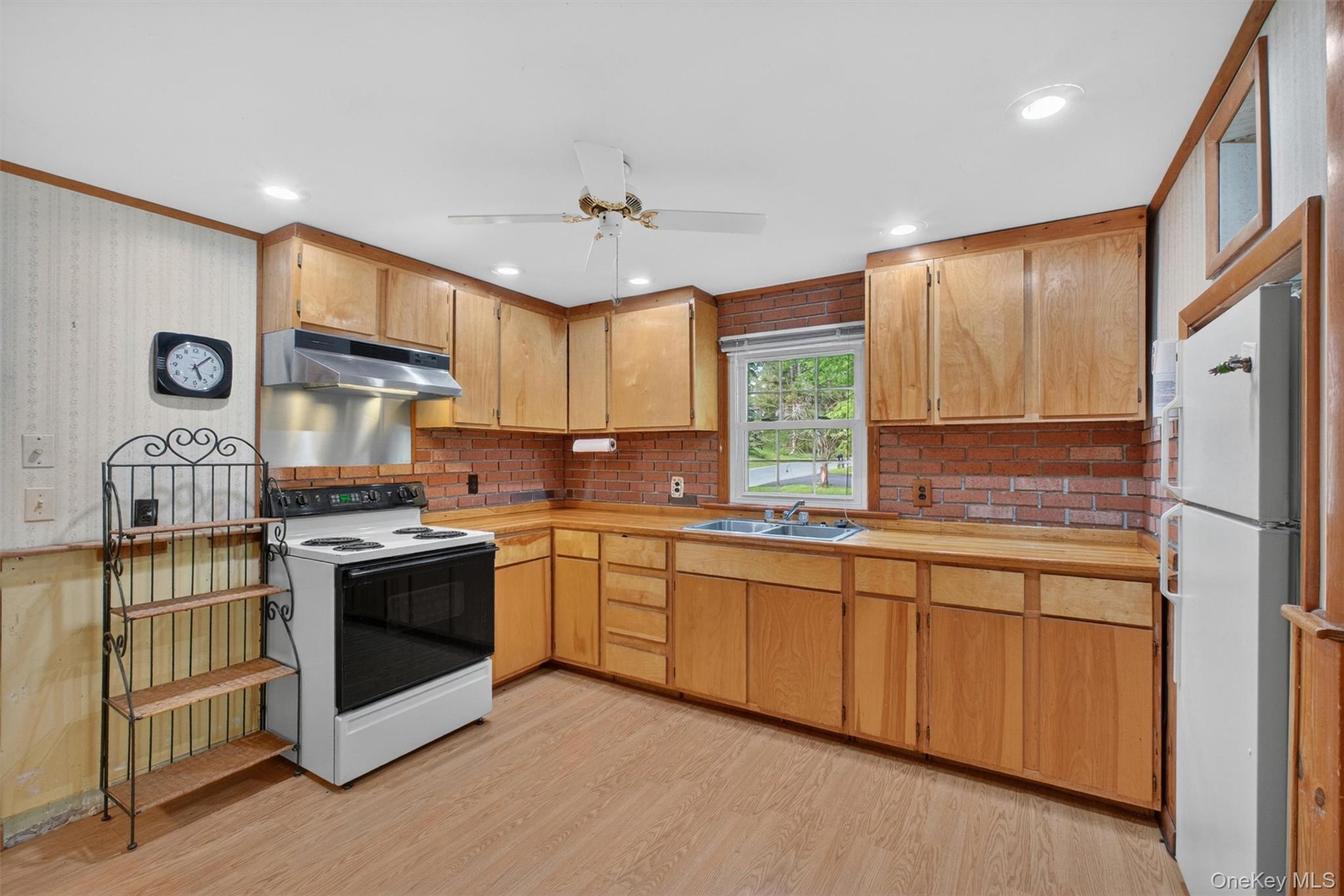 17 Holt Road Hyde Park, NY 12538 - Photo 16 of 44