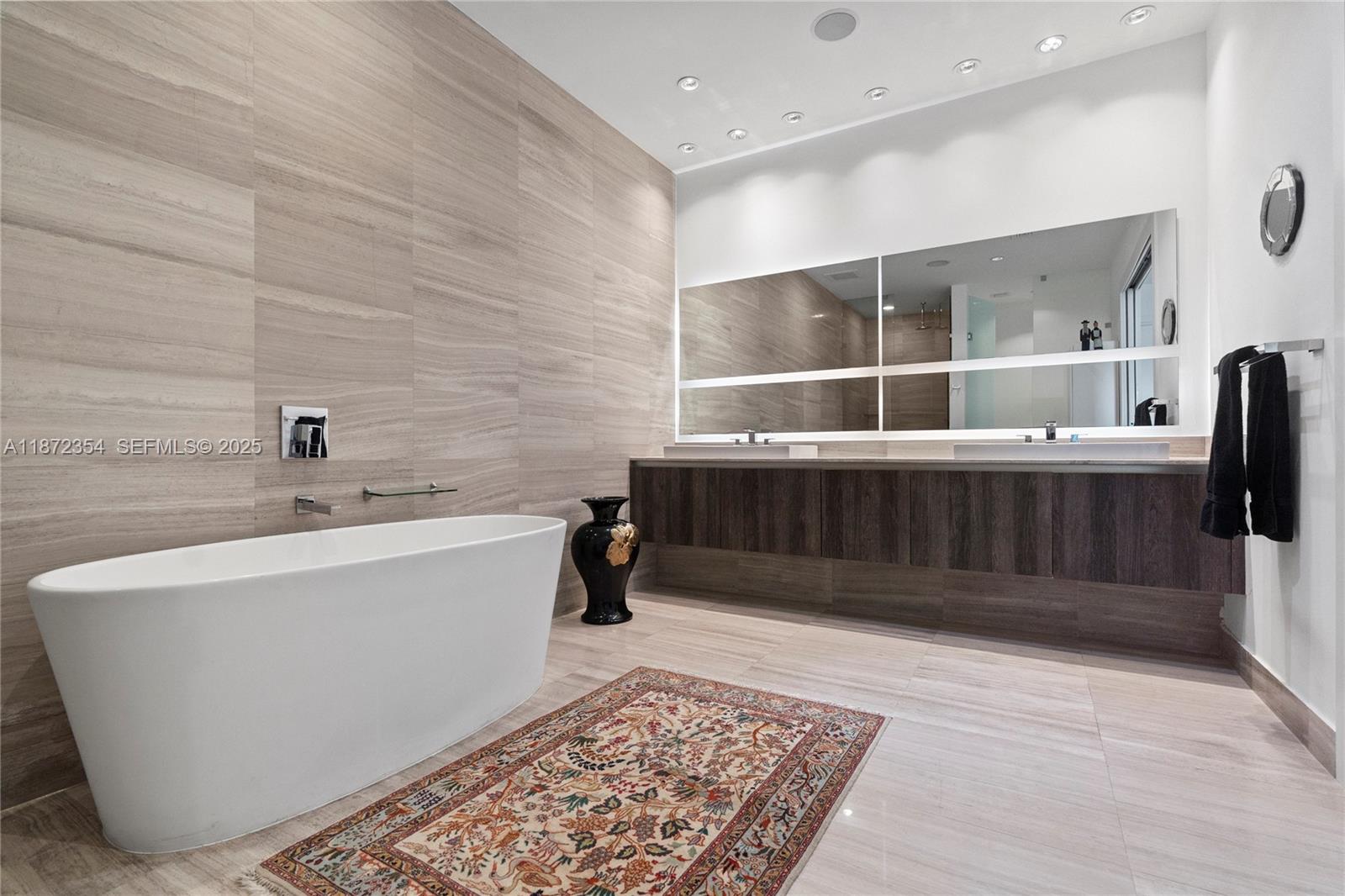 3300 Northeast 188th Street, Unit LPH16 Aventura, FL 33180 - Photo 33 of 47