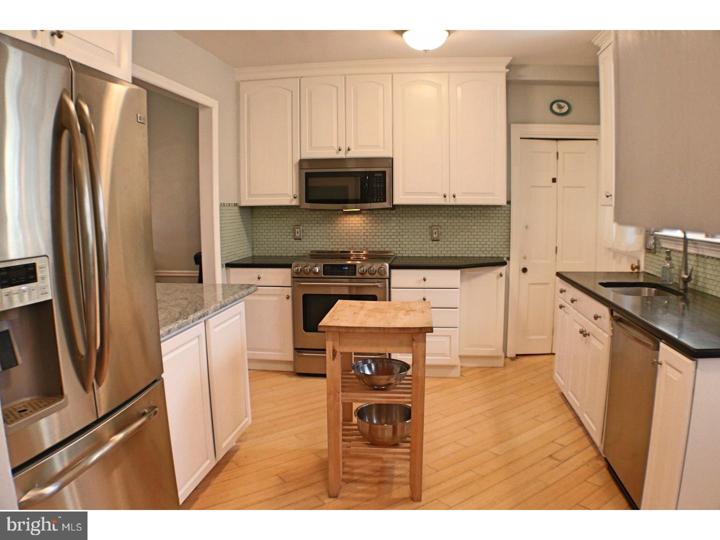 10925 Ellicott Road Philadelphia, PA 19154 - Photo 4 of 25 Kitchen