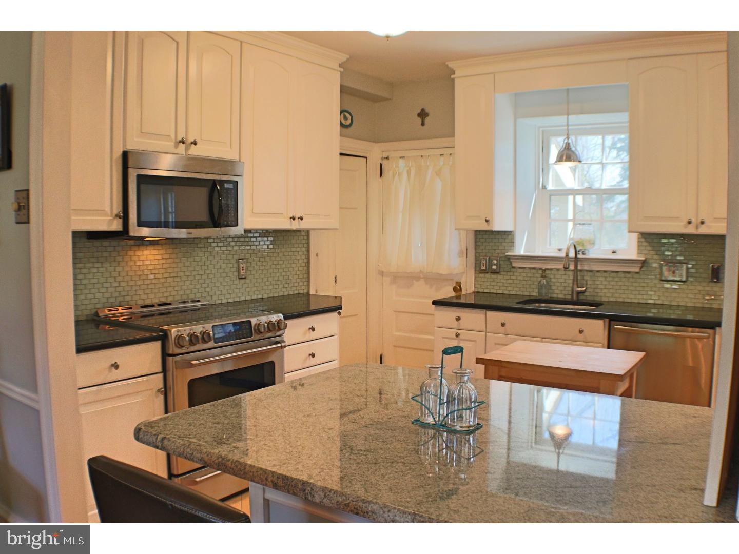 10925 Ellicott Road Philadelphia, PA 19154 - Photo 5 of 25 Kitchen