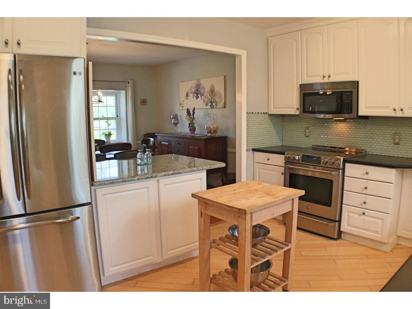 10925 Ellicott Road Philadelphia, PA 19154 - Photo 6 of 25 Kitchen