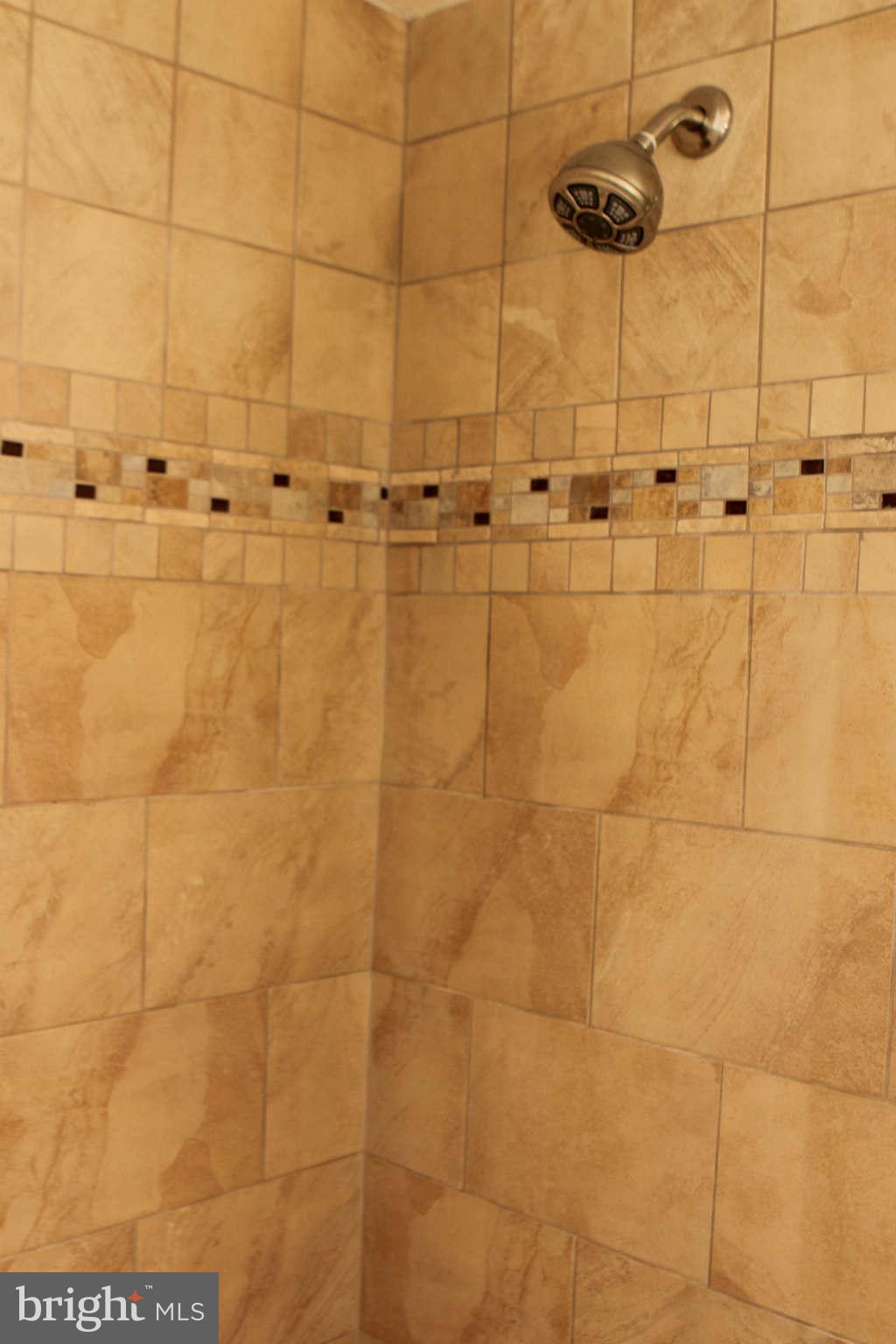 10104 Cornwall Road Fairfax, VA 22030 - Photo 8 of 18 Bath