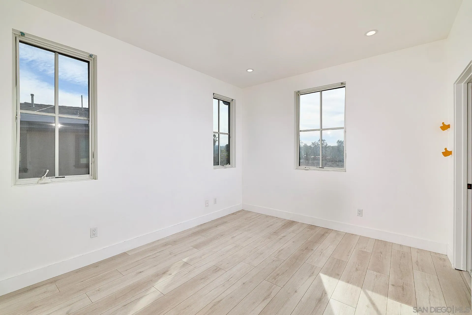 12410 Aria Court Poway, CA 92064 - Photo 21 of 47 an empty room with wooden floor and windows