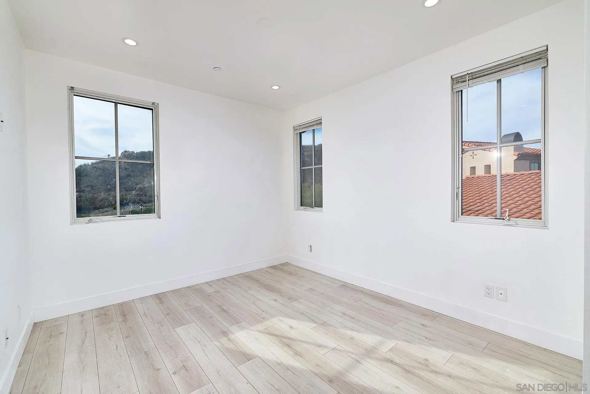12410 Aria Court Poway, CA 92064 - Photo 23 of 47 an empty room with a window