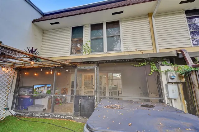 $430,000 | 3301 Raleigh Street, Unit 4B, Hollywood, FL 33021