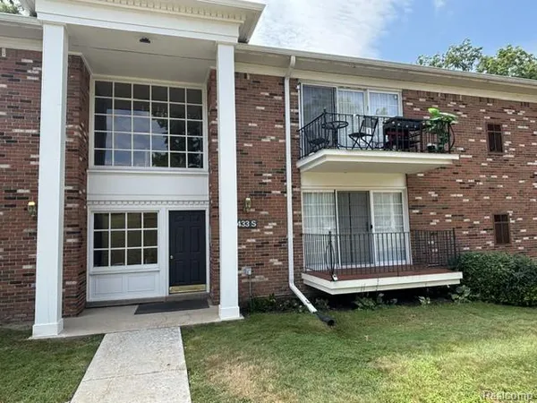 $1,650 | 433 Fox Hills Drive South, Bloomfield Hills, MI 48304