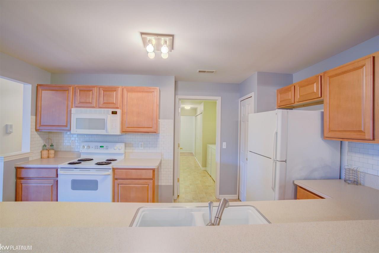 1868 Flagstone Circle Rochester, MI 48307 - Photo 18 of 41