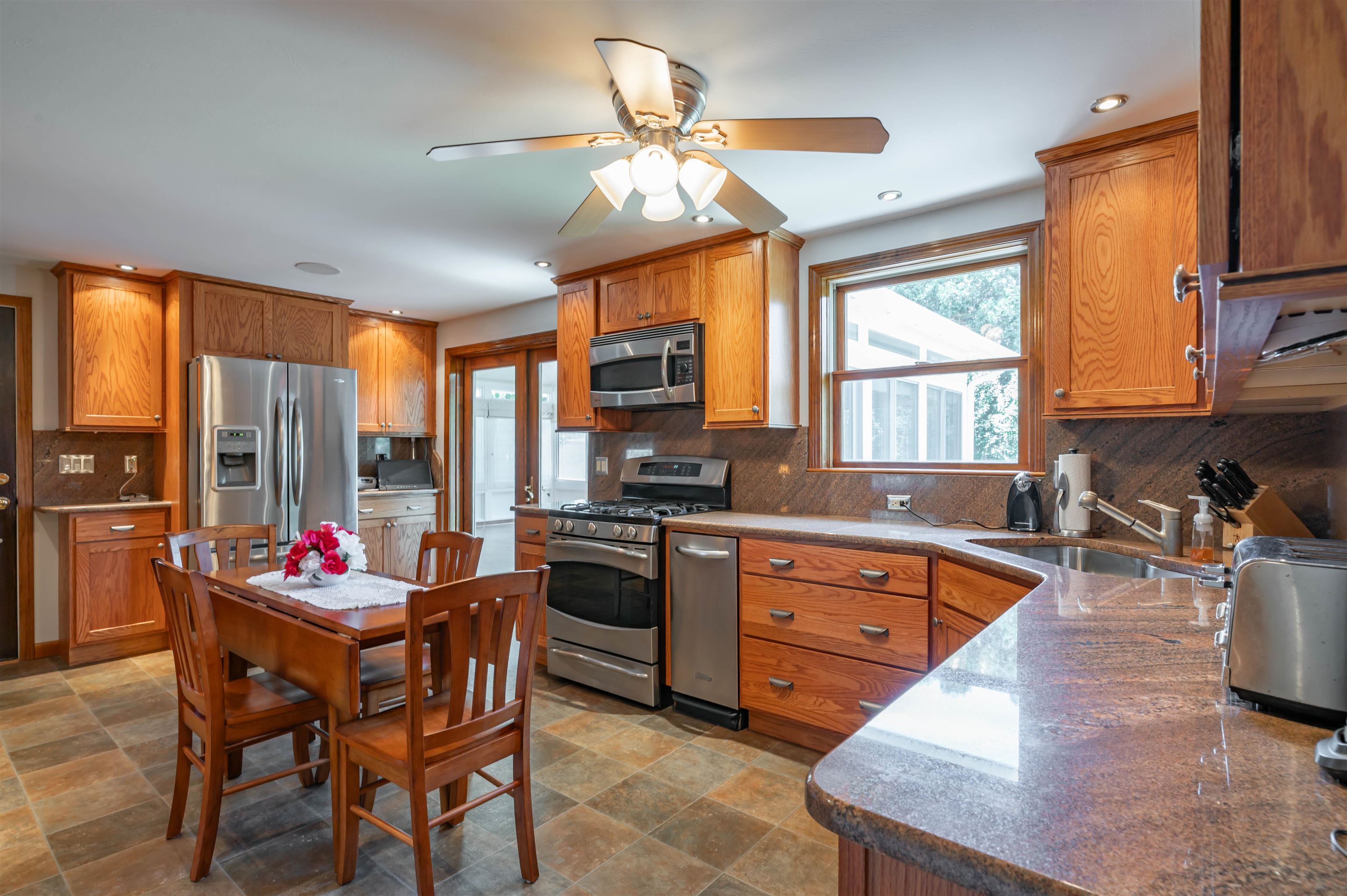 6 Aztec Road Nashua, NH 03063 - Photo 12 of 29
