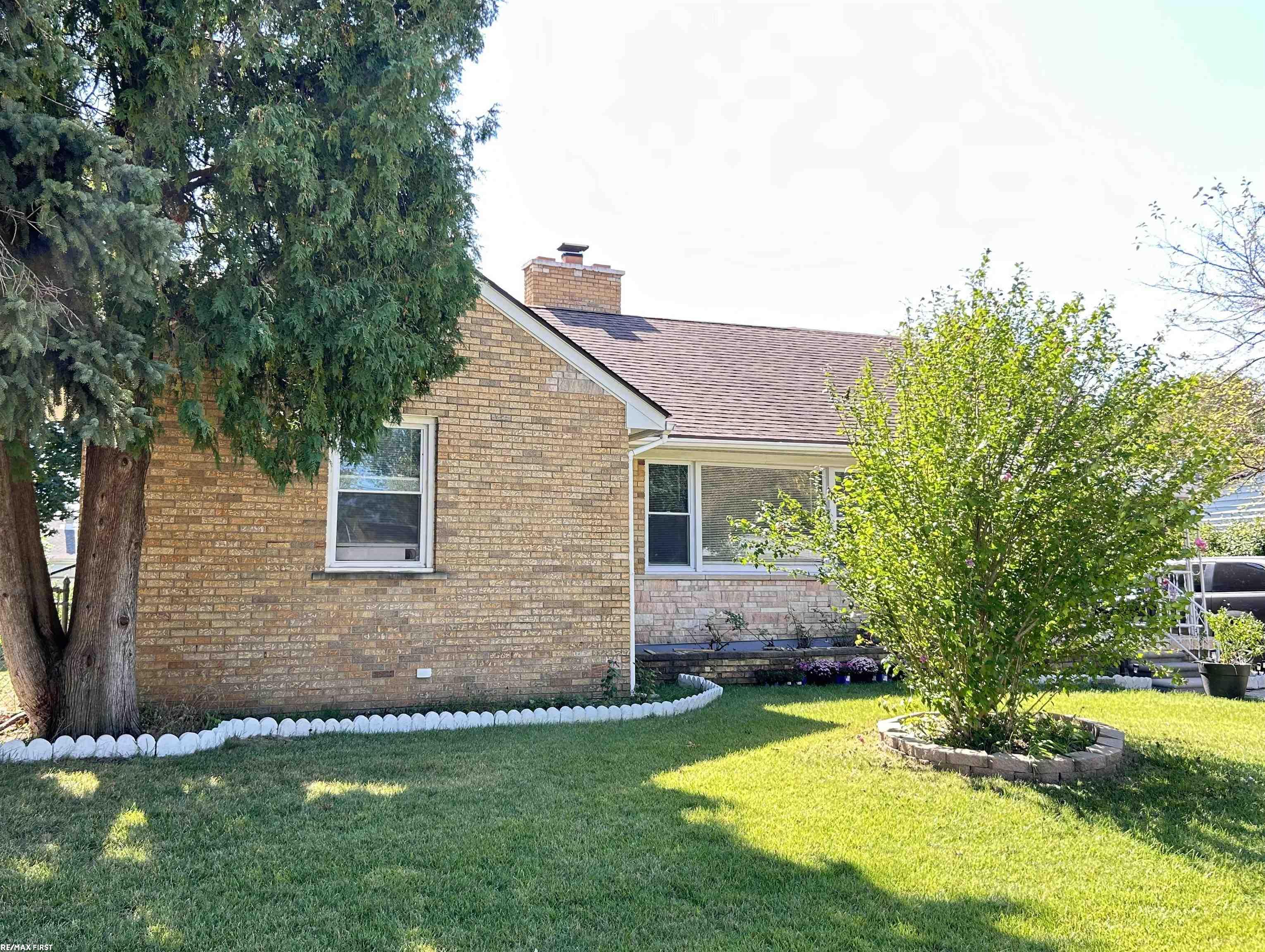 8694 Stephens Road Warren, MI 48089 - Photo 2 of 29 50156489-c194b4dc-9bef-4ba1-83ce-bfb98d912938.JPG