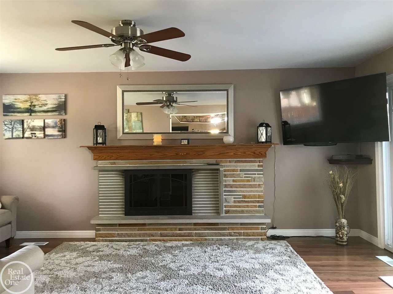 26416 Burg Road Warren, MI 48089 - Photo 19 of 44 31353784-21.JPG