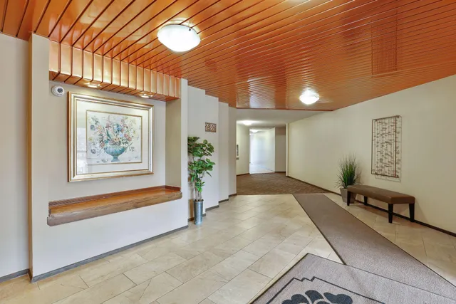 $1,650 | 6730 Vernon Avenue South, Unit 105, Edina, MN 55436