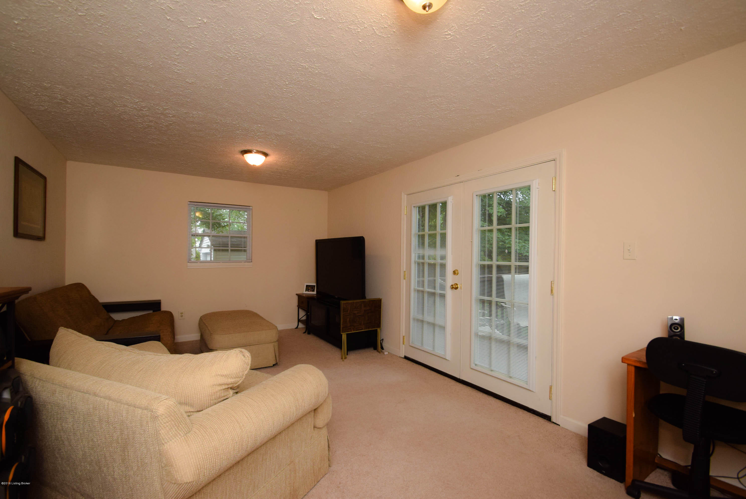 204 Redding Road Louisville, KY 40218 - Photo 6 of 19 Family Room