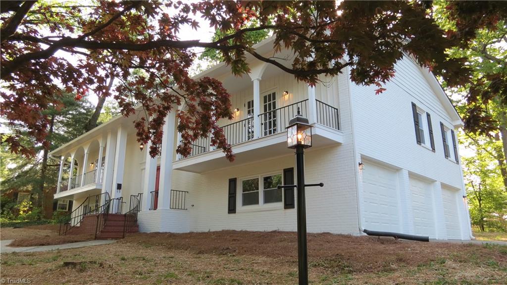 2824 Montclair Road Winston-Salem, NC 27106 - Photo 3 of 30 Home has a 3 car attached garage!