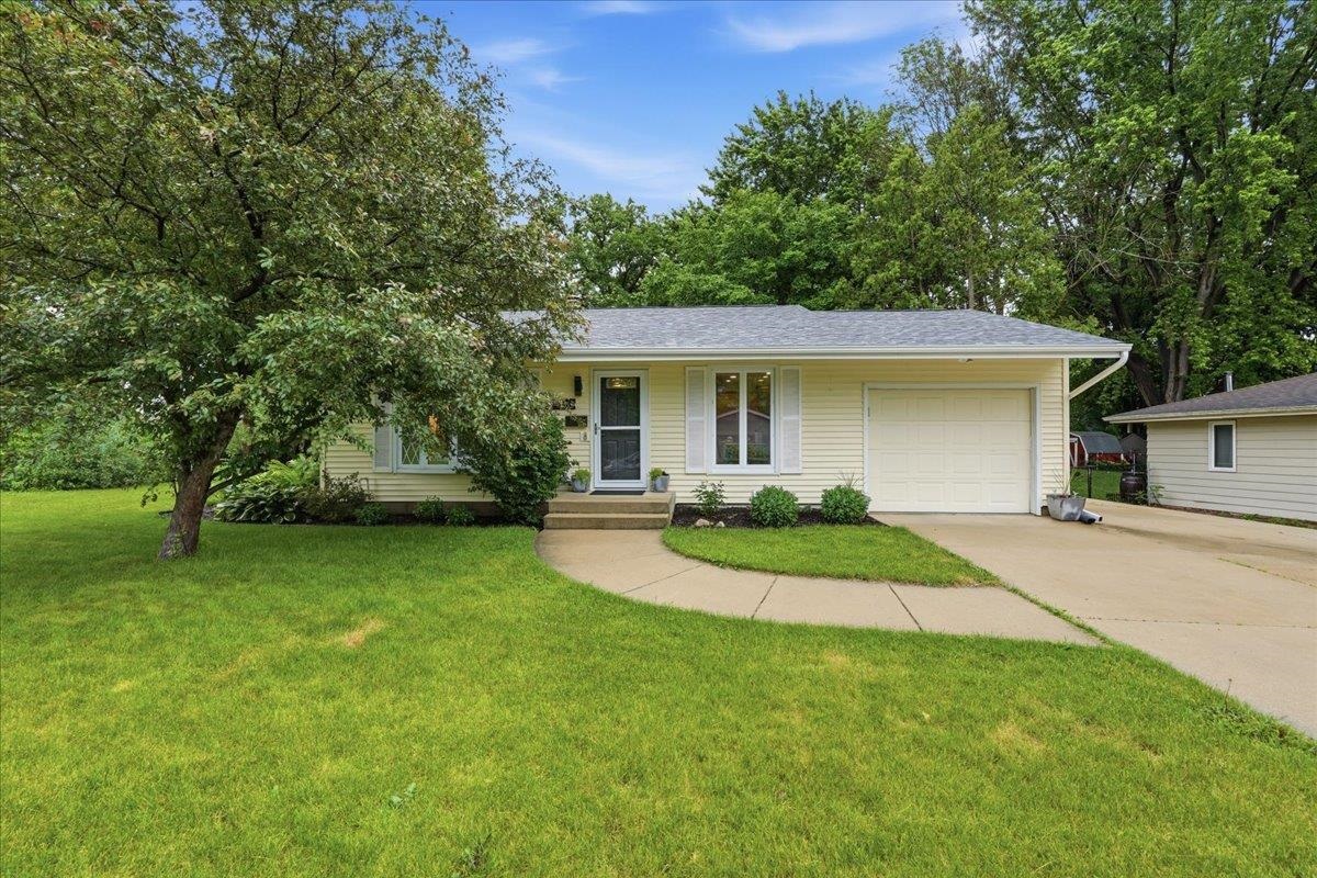 409 Topaz Lane Madison, WI 53714 - Photo 5 of 49