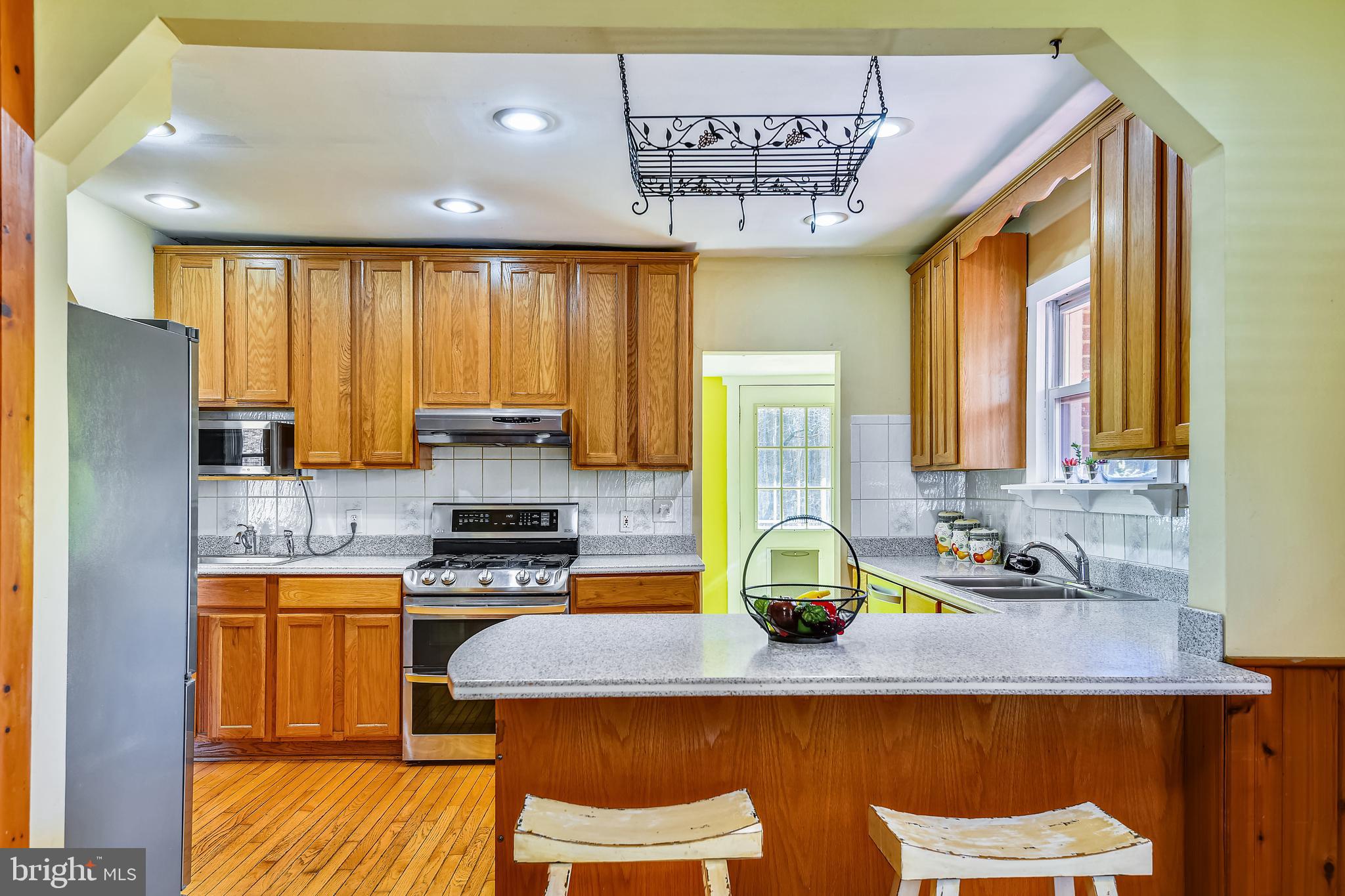 845 Broadwater Road Churchton, MD 20733 - Photo 11 of 48 Double Oven 5-Burner Gas Stove