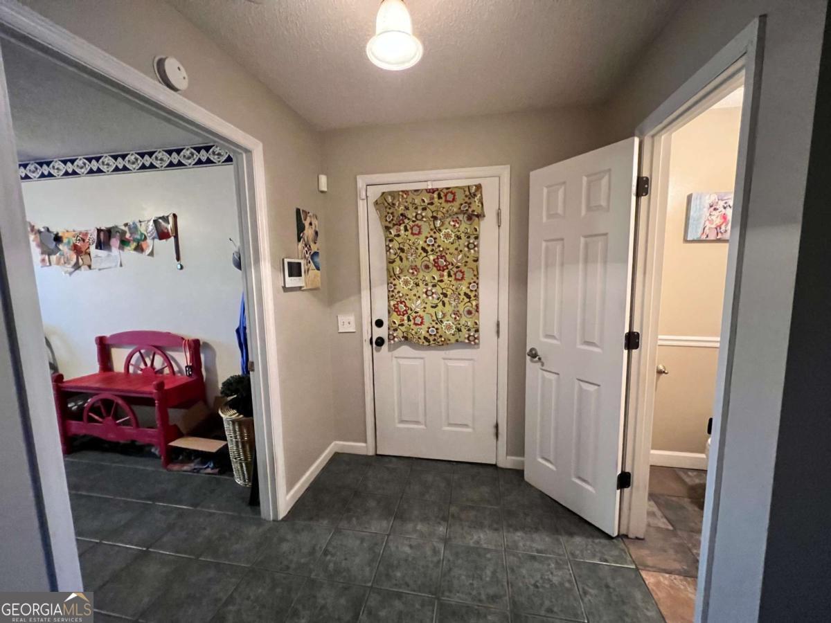2003 Chevy Place Vidalia, GA 30474 - Photo 3 of 26 a view of a livingroom with toys