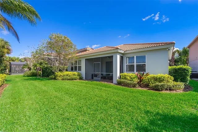 a view of an house with backyard space and garden