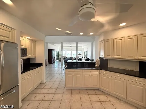 $1,850,000 | 484 Gulf Bend Drive, Captiva, FL 33924