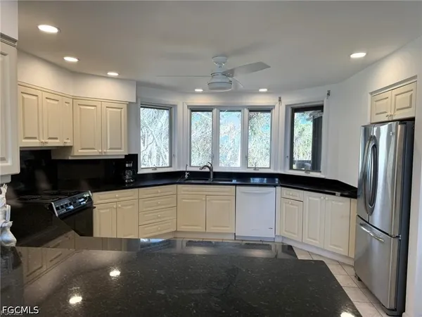 $1,850,000 | 484 Gulf Bend Drive, Captiva, FL 33924