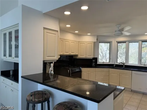 $1,850,000 | 484 Gulf Bend Drive, Captiva, FL 33924