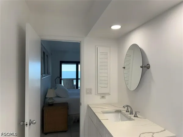 $1,850,000 | 484 Gulf Bend Drive, Captiva, FL 33924