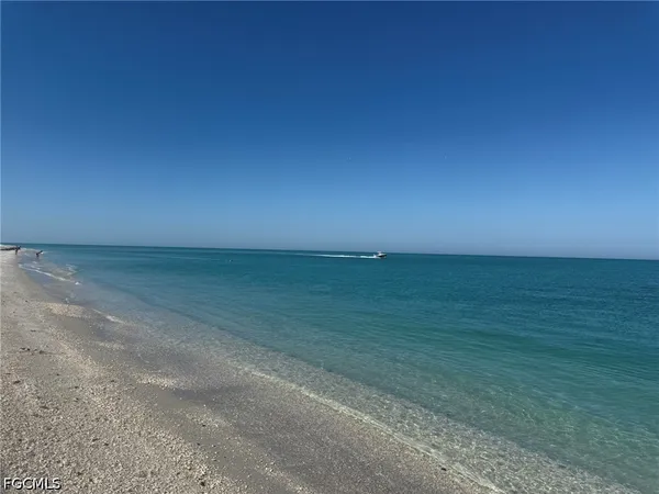 $1,850,000 | 484 Gulf Bend Drive, Captiva, FL 33924